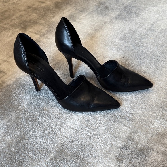 Vince Classic Black Leather Heels - Picture 1 of 4